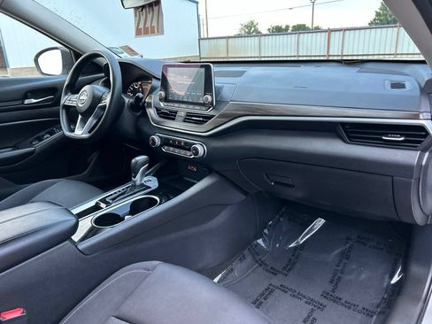 Used 2024 Nissan Altima 2.5 SV FWD image 42