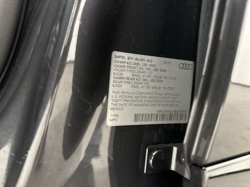 Used 2025 Audi Q5 Premium Plus w/ Premium Plus AWD/4WD image 39