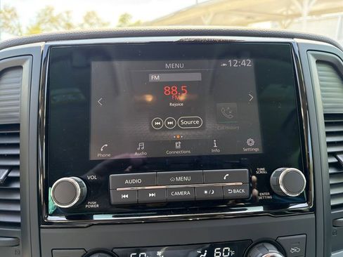 Used 2024 Nissan Titan SV w/ SV Convenience Package image 27