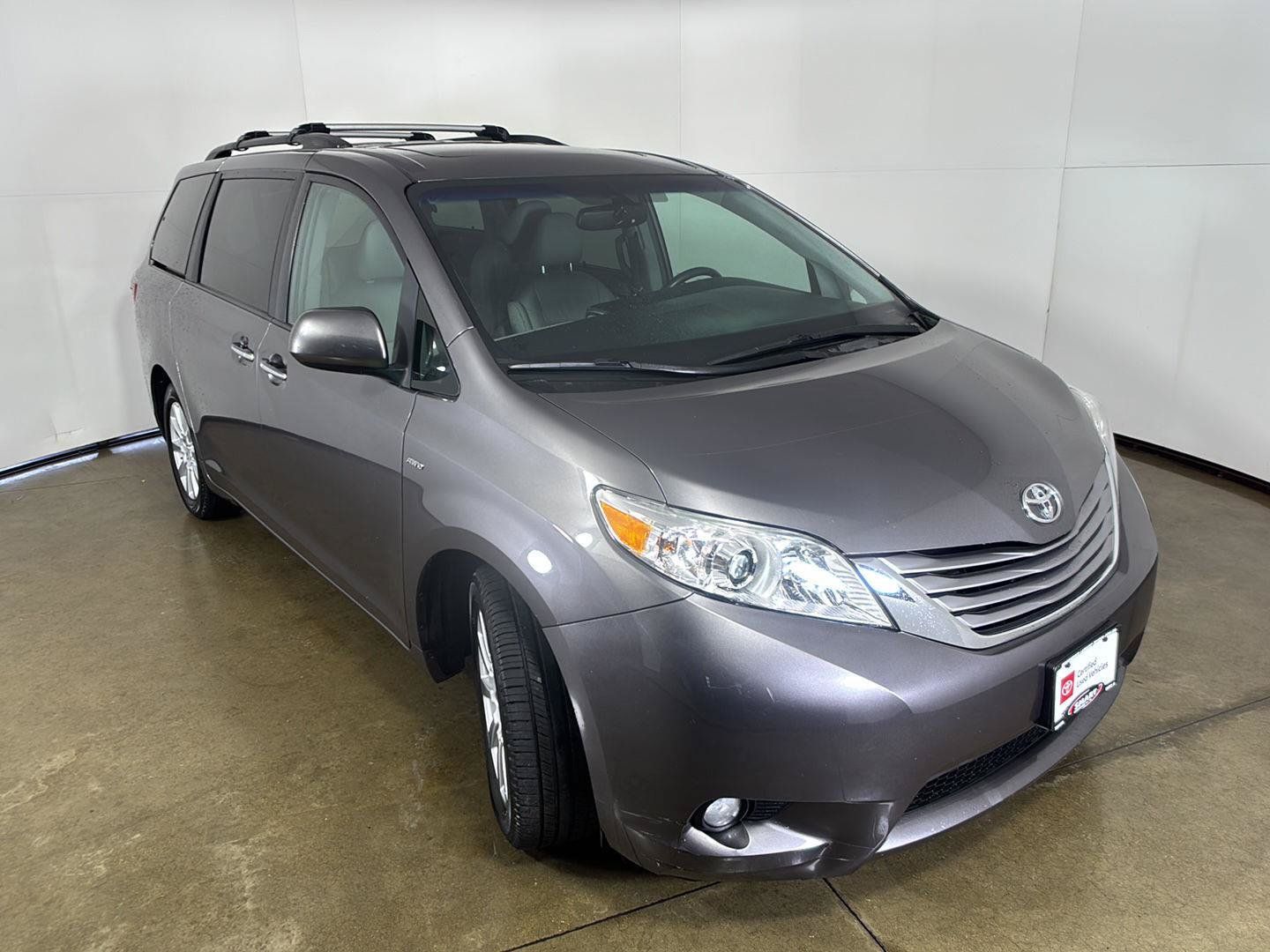 Used 2017 Toyota Sienna XLE w/ XLE Navigation Package AWD/4WD image 7
