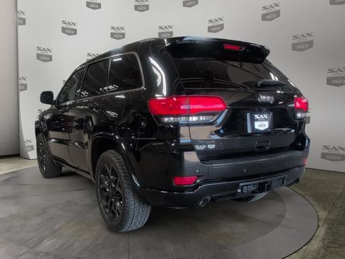Used 2019 Jeep Grand Cherokee Overland image 3
