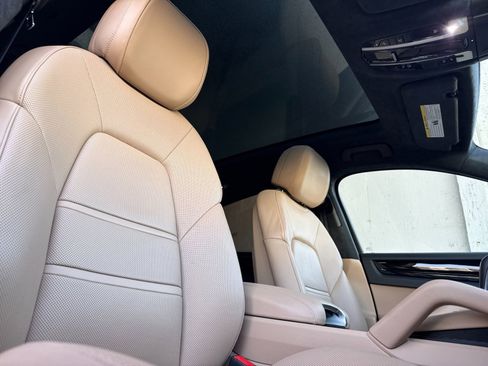 Certified 2022 Porsche Cayenne Coupe image 19