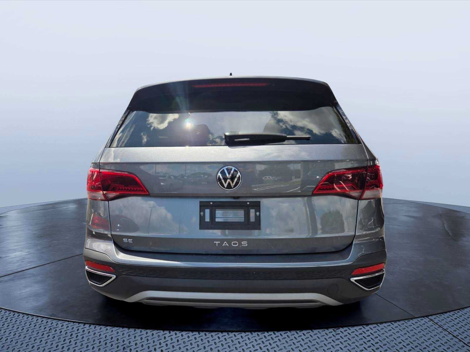 Used 2023 Volkswagen Taos SE FWD image 5