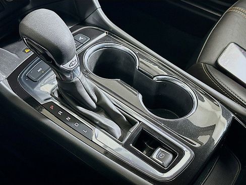 Used 2023 Chevrolet Equinox Premier image 20