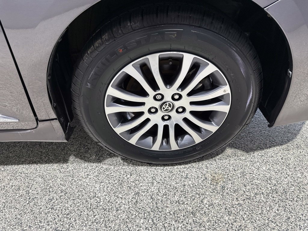 Used 2020 Toyota Sienna XLE w/ Protection Package FWD image 21