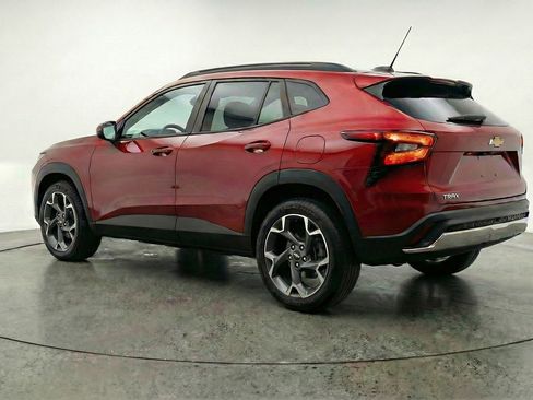Used 2025 Chevrolet Trax LT FWD image 6