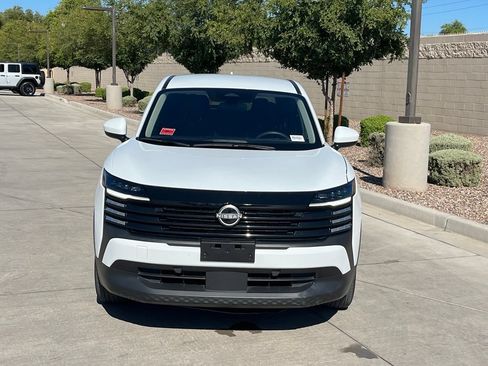 Used 2025 Nissan Kicks SV FWD image 3