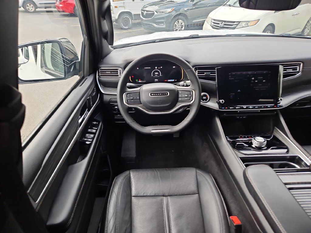 Used 2024 Jeep Wagoneer Series II w/ Flexible Seating Group AWD/4WD image 12