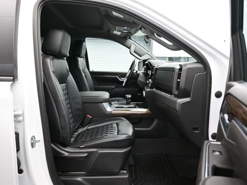 Used 2023 GMC Sierra 1500 Elevation w/ Preferred Package AWD/4WD image 13