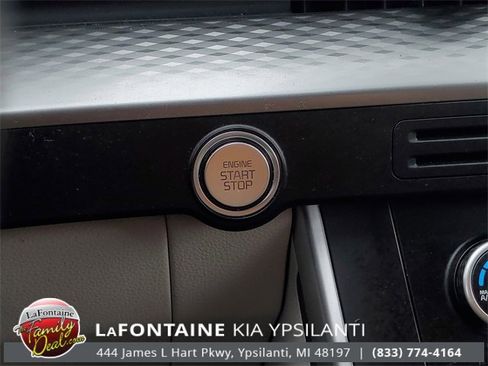 Certified 2023 Kia Carnival LX image 19