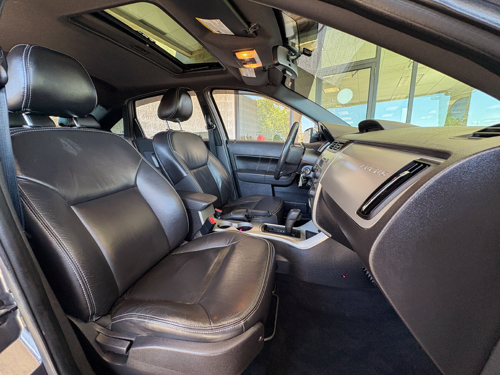 Used 2010 Ford Focus SEL FWD image 18