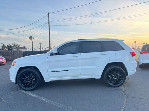 Used 2019 Jeep Grand Cherokee Altitude image 2