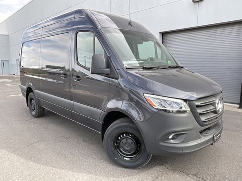 Used 2024 Mercedes-Benz Sprinter 2500 image 2
