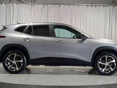 Used 2024 Chevrolet Trax RS w/ Driver Confidence Package FWD image 9