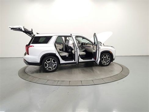 Used 2024 Hyundai Palisade Limited image 15