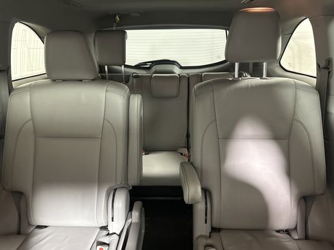 Used 2017 Toyota Highlander AWD V6 image 23