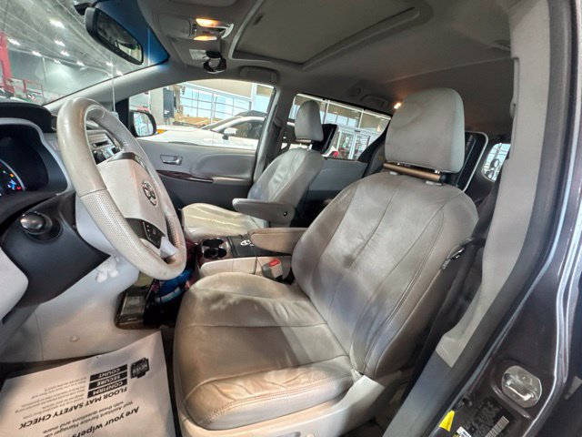 Used 2012 Toyota Sienna XLE AWD/4WD image 21