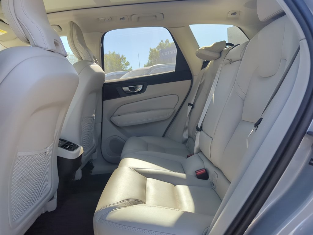 Used 2026 Volvo XC60 B5 Ultra AWD/4WD image 9