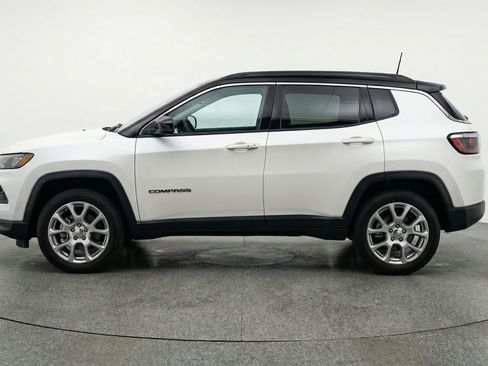 Used 2025 Jeep Compass Limited AWD/4WD image 5
