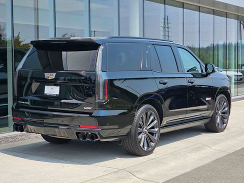 Certified 2026 Cadillac Escalade V w/ LPO, Floor Liner Package AWD/4WD image 5