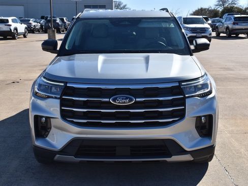 Certified 2025 Ford Explorer Active w/ Active Comfort Package image 3