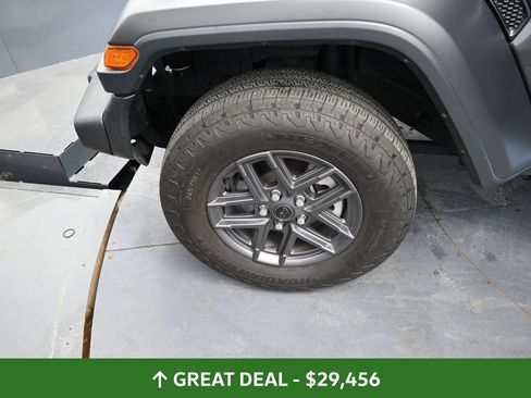 Used 2025 Jeep Wrangler Unlimited Sport AWD/4WD image 17