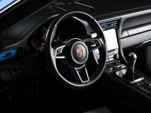 Used 2018 Porsche 911 Carrera 4 AWD/4WD image 5