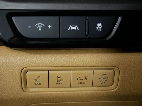 Used 2024 Kia Carnival EX image 24