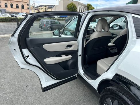 Used 2023 Nissan Ariya FWD image 57