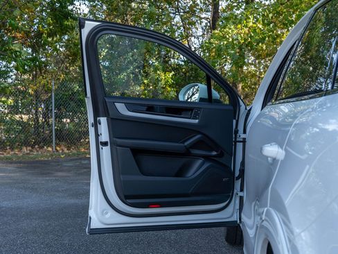 Certified 2025 Porsche Cayenne image 20