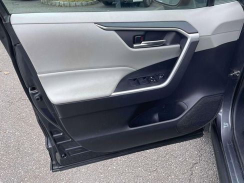 Used 2021 Toyota RAV4 XLE w/ Convenience Package image 16