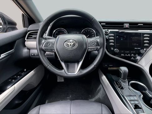 Used 2020 Toyota Camry XLE FWD image 6