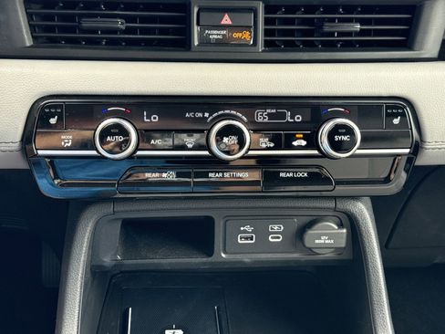 Used 2023 Honda Pilot Touring image 32