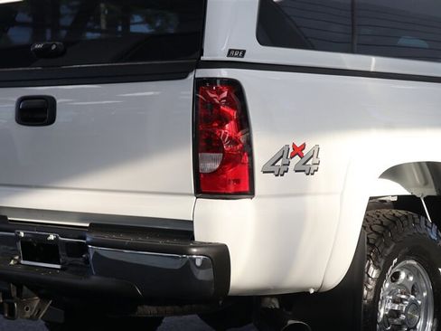 Used 2006 Chevrolet Silverado 2500 W/T AWD/4WD image 42