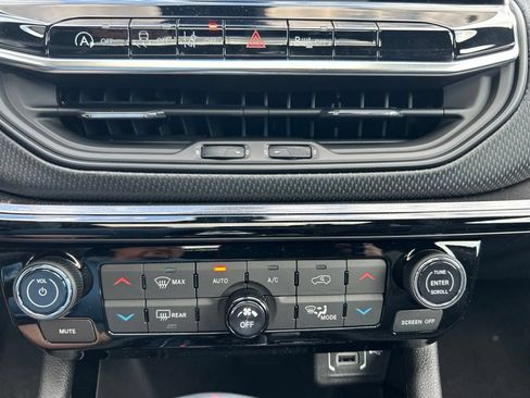 New 2026 Jeep Compass Limited w/ Sun, Sound & Navigation Group AWD/4WD image 28