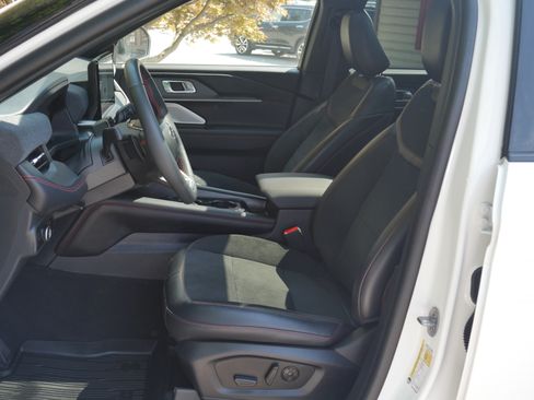Certified 2025 Ford Explorer ST AWD/4WD image 3