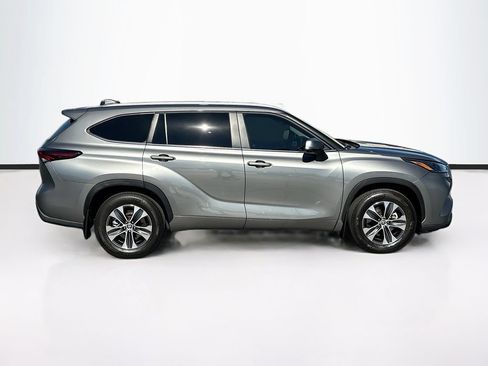 Certified 2026 Toyota Highlander XLE AWD/4WD image 4