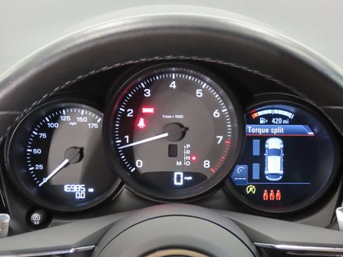 Certified 2024 Porsche Macan AWD/4WD image 16
