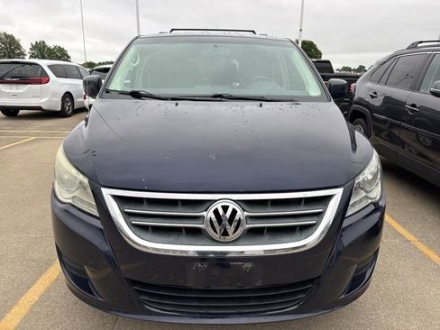 Used 2014 Volkswagen Routan SE FWD image 13