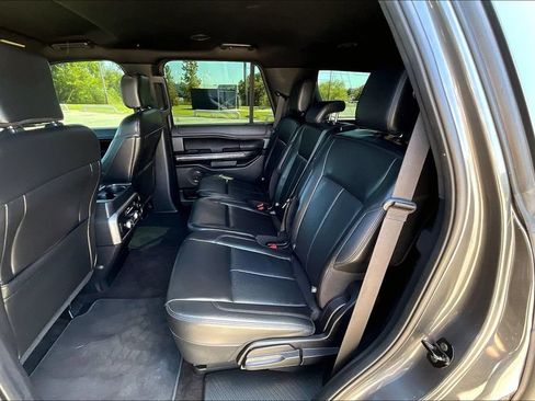 Used 2020 Ford Expedition XLT w/ Equipment Group 202A RWD image 7