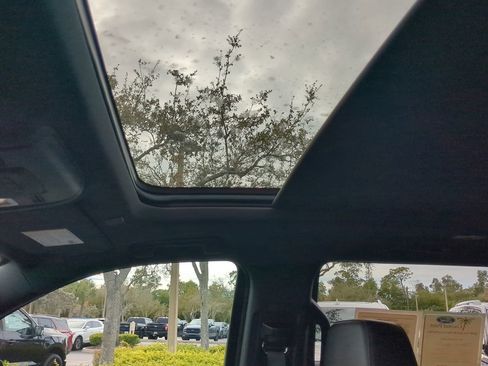 Used 2021 Chevrolet Tahoe Z71 image 20