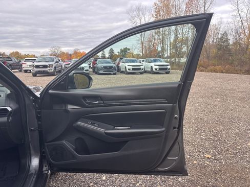 Used 2025 Nissan Altima 2.5 S image 25