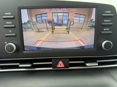 Used 2023 Hyundai Elantra SE FWD image 16
