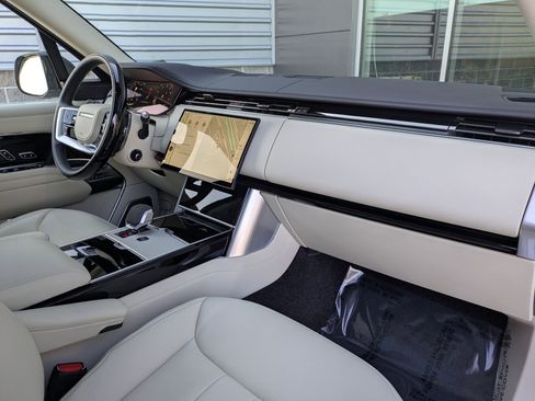 Certified 2024 Land Rover Range Rover Autobiography image 33