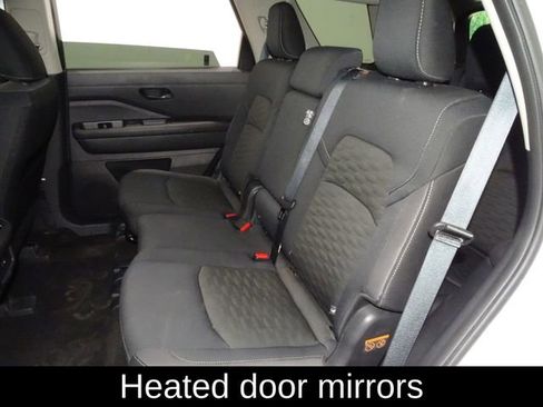 Used 2024 Nissan Pathfinder SV image 11