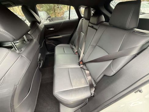 Used 2022 Toyota Venza XLE image 12