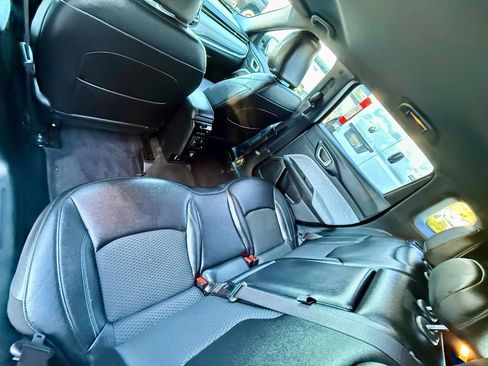 Used 2024 Jeep Compass Latitude image 32