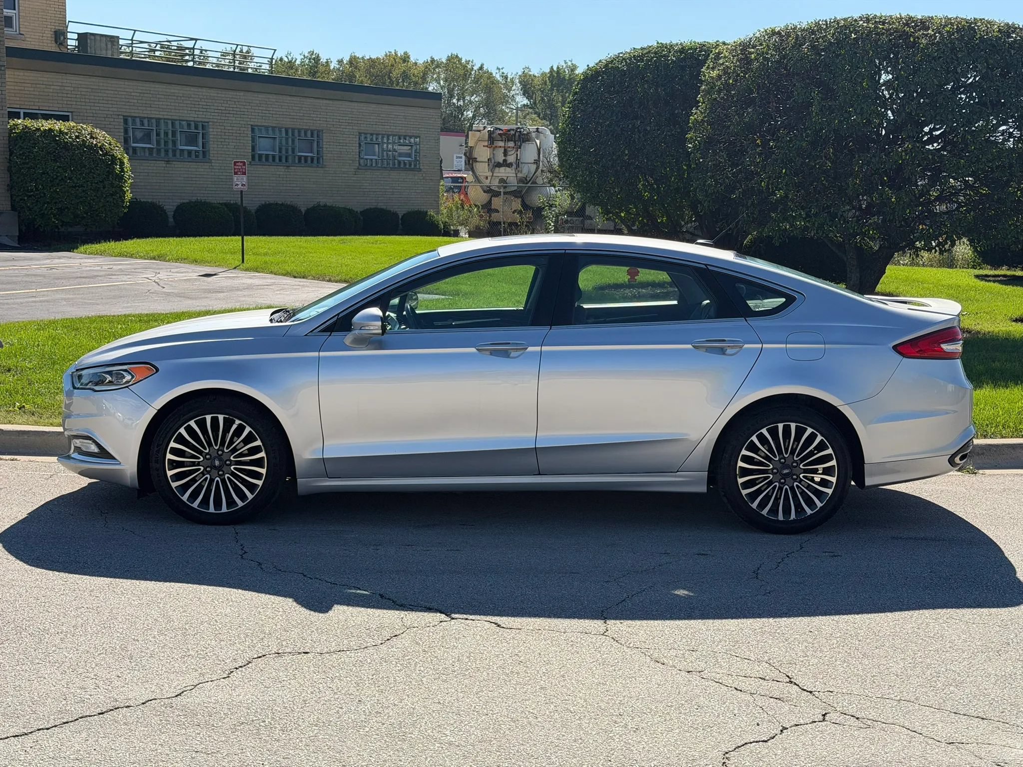 Used 2018 Ford Fusion Titanium AWD/4WD image 2