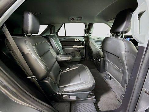 Used 2022 Ford Explorer XLT w/ Equipment Group 202A image 28