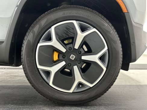 Used 2022 Rivian R1T Adventure image 11